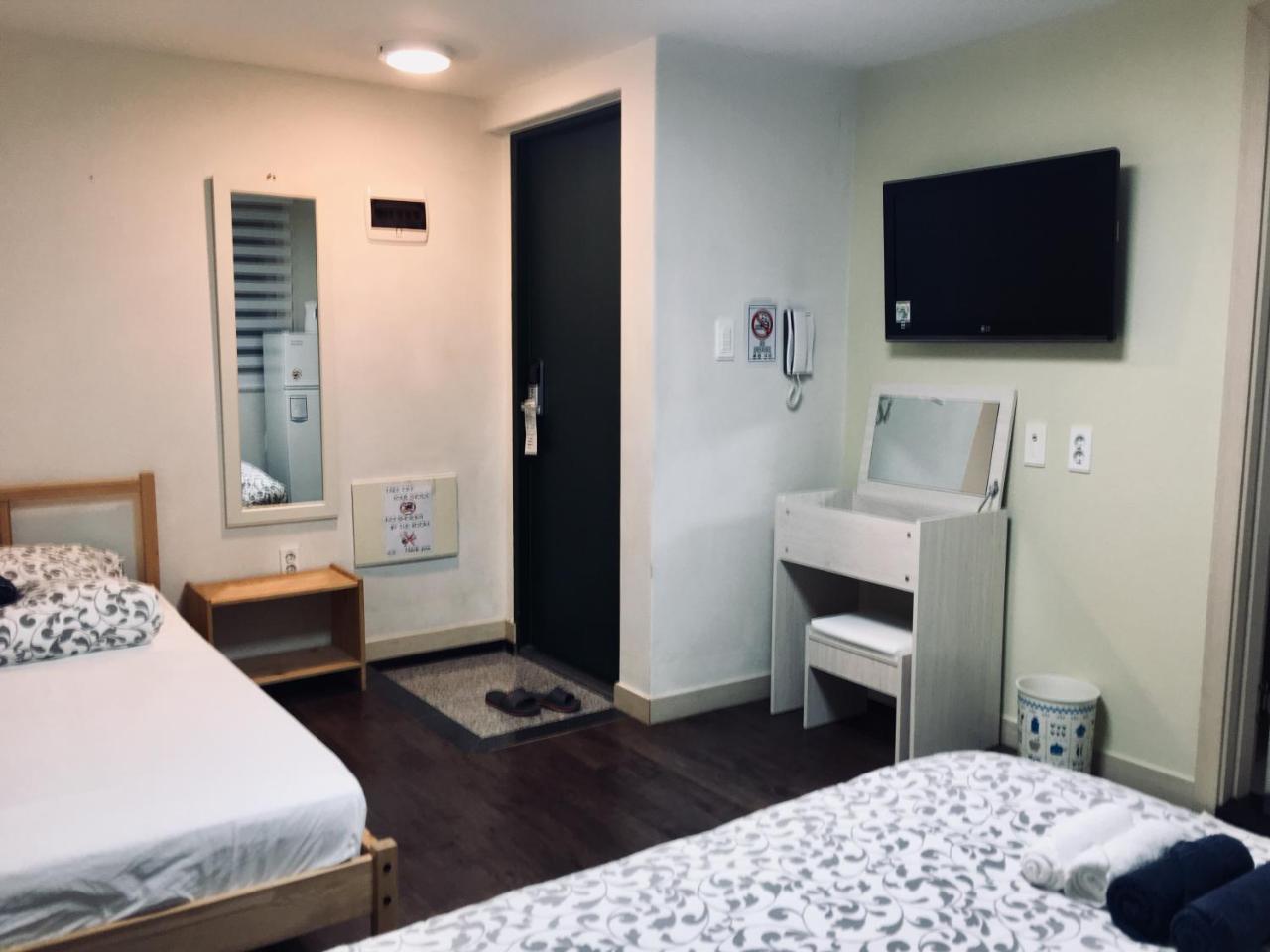 Hongdae Pencil Guesthouse Seoul Exterior photo