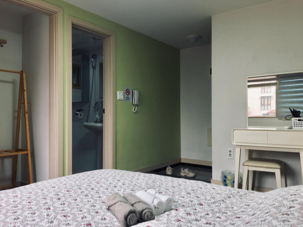 Hongdae Pencil Guesthouse Seoul Exterior photo