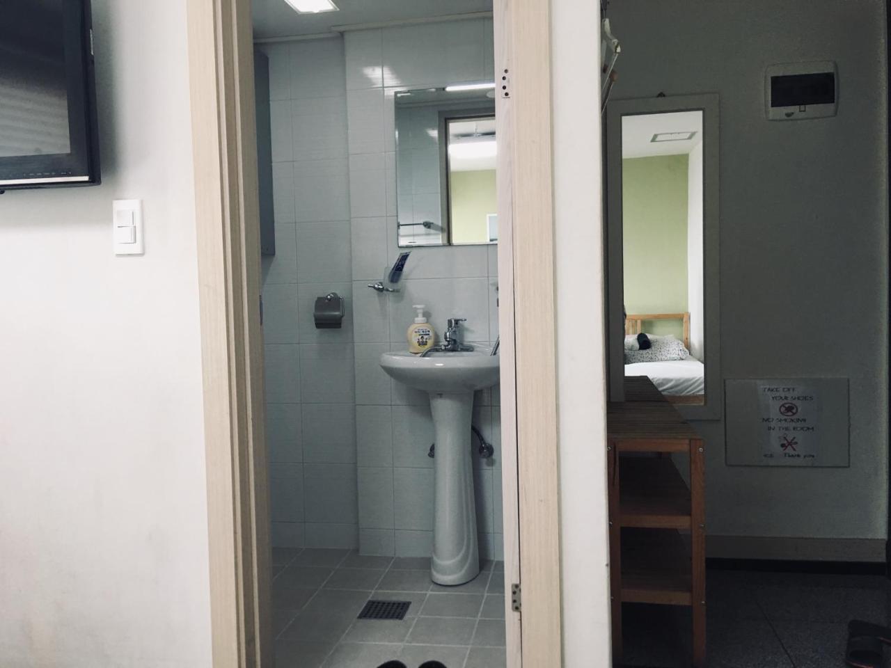 Hongdae Pencil Guesthouse Seoul Exterior photo