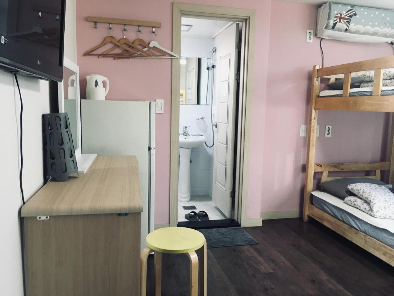 Hongdae Pencil Guesthouse Seoul Exterior photo
